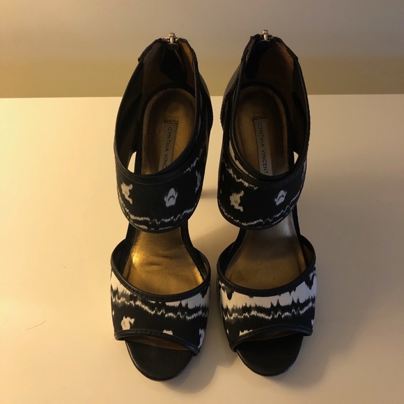 Cynthia Vincent Leather Heels - Picture 2 of 10